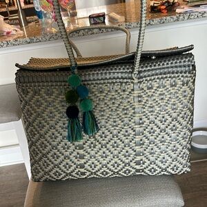 Un Pueblo Bombón Tote in Silver/Blue and Cream